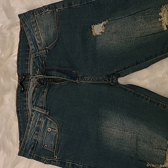 Distressed Jean's - Picture 2 of 6